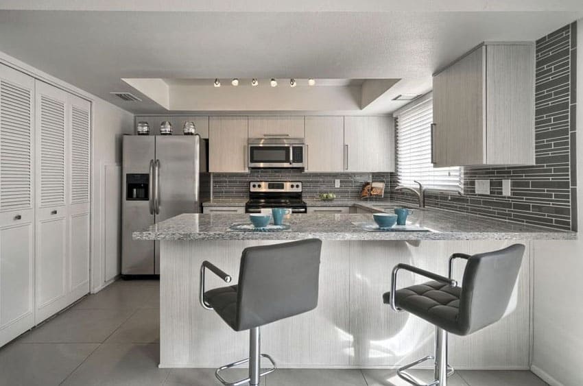 kitchen with peninsula, and gray mosaic backsplash